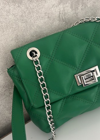 Stradivarius Zincir Detaylı Yeşil Deri Kadın Çanta