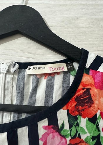 Çiçek Desenli Çizgili Midi Elbise - Görsel 3