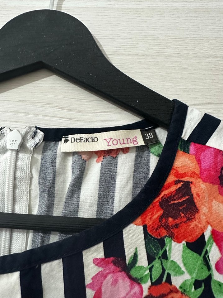 Çiçek Desenli Çizgili Midi Elbise - Görsel 3