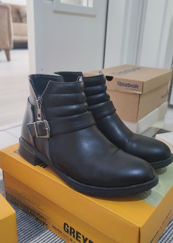 Siyah Deri Tokalı Biker Kadın Bot