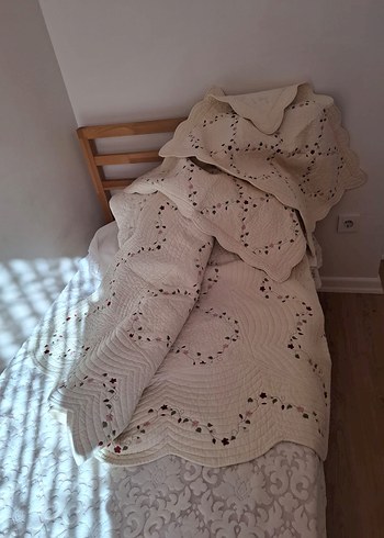 Nakışlı Ekru Yatak Örtüsü - Görsel 2