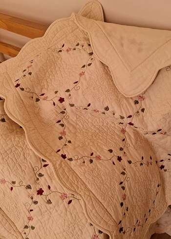 Nakışlı Ekru Yatak Örtüsü - Görsel 3