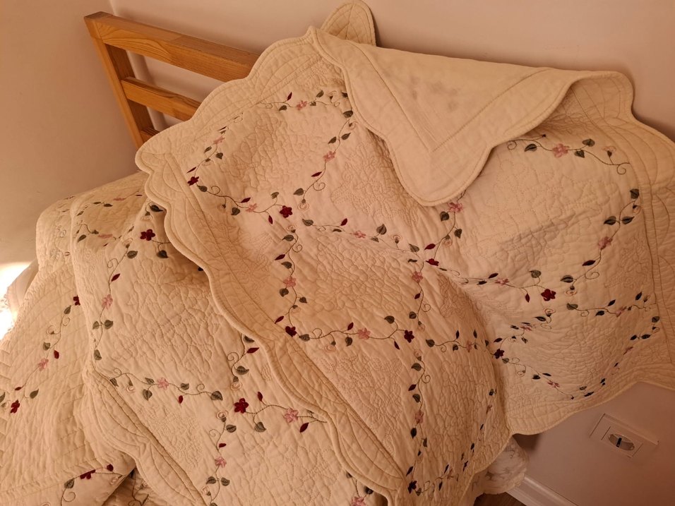 Nakışlı Ekru Yatak Örtüsü - Görsel 3