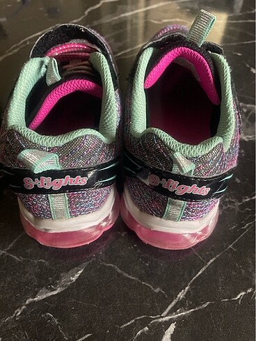 33 Beden Skechers spor ayakkabı