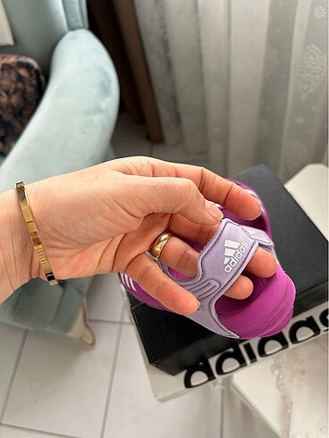 27 Beden çeşitli Renk Adidas sandalet