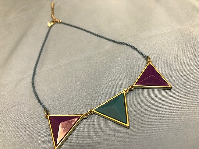 Renkli üçgen kolye modern