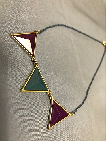 Avon Renkli üçgen kolye modern