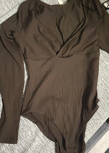 Kadın Pilili Koyu Kahverengi V Yakalı Bluz - Görsel 2