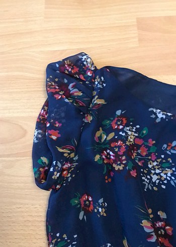 Kısa Kollu Mavi Çiçek Desenli Midi Elbise - Görsel 2