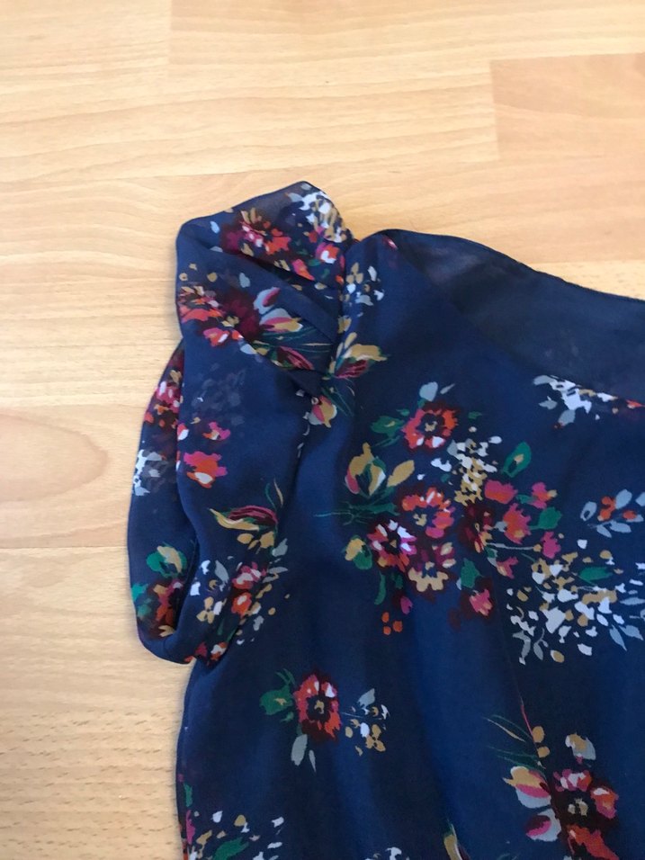 Kısa Kollu Mavi Çiçek Desenli Midi Elbise - Görsel 2