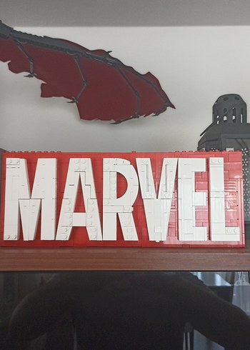 Marvel Logolu Kırmızı-Beyaz Lego Blok