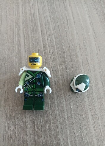  Beden Renk Lego Ninjago Lloyd minifigür 