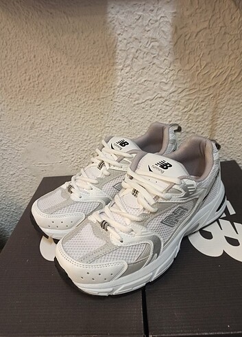 37 Beden beyaz Renk NEW BALANCE 530 BEYAZ / GRİ SPOR AYAKKABI