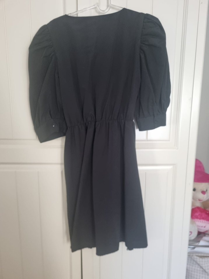 Siyah V Yakalı Midi  Elbisesi - Görsel 4