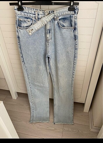 Twist Kemer detaylı straight jeans