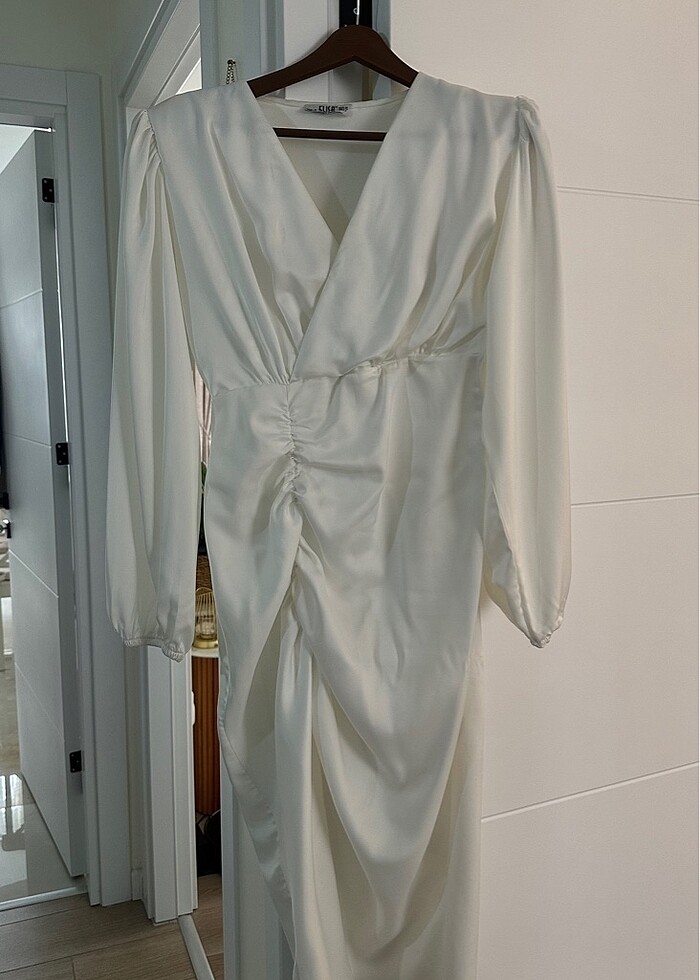 Beyaz Saten Elbise - Görsel 2