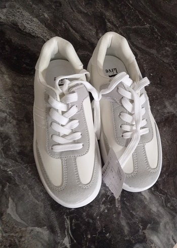 Beyaz Gri Minimalist Cocuk Spor Ayakkabı - Görsel 5