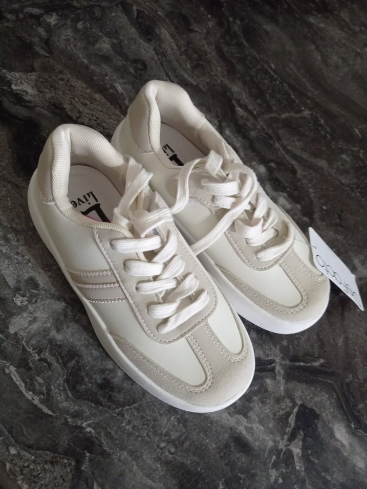 Beyaz Gri Minimalist Cocuk Spor Ayakkabı - Görsel 4