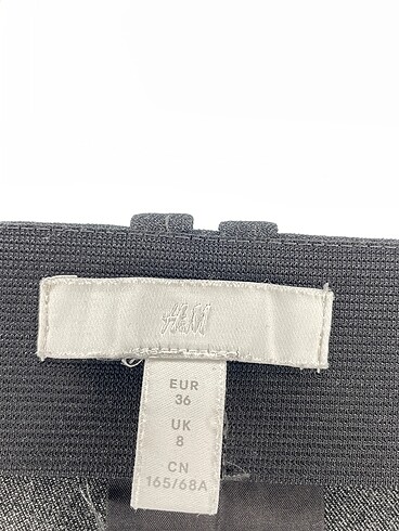 36 Beden siyah Renk H&M Düz Kesim %70 İndirimli.