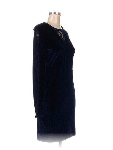 Guess Guess Kısa Elbise %70 İndirimli.