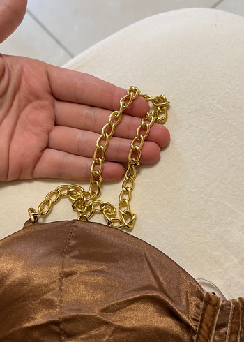 Zincir Detaylı Parlak Kahverengi Straplez Büstiyer - Görsel 3