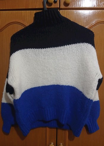 Mavi Çizgili Boğazlı Triko Kazak - Görsel 4