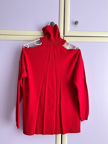 Dekolte kırmızı kazak - Görsel 3