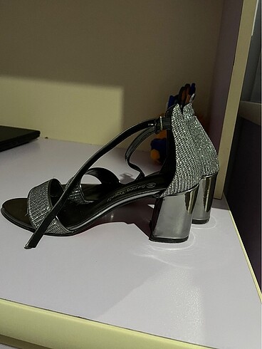 Kadın gümüş topuklu ayakkabı - Görsel 2