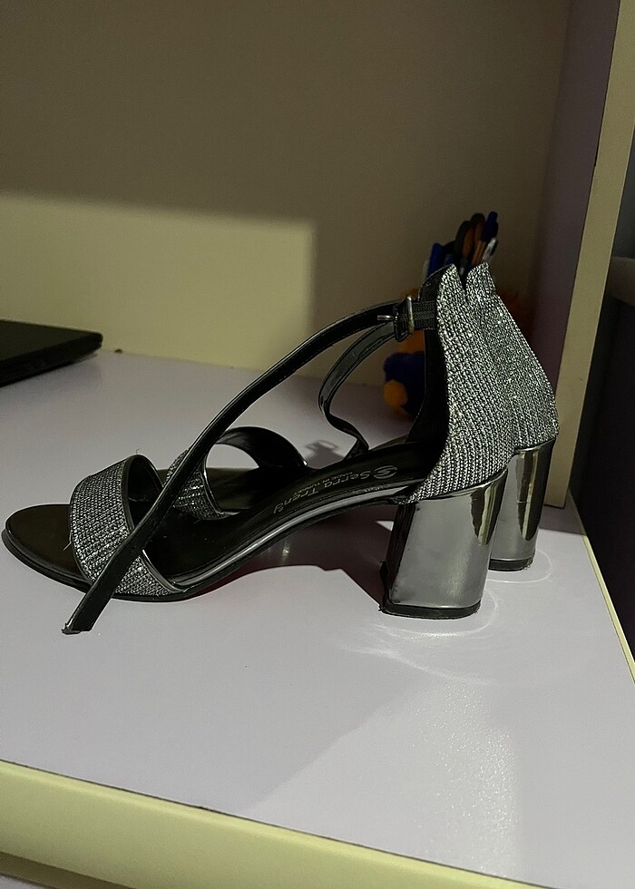 Kadın gümüş topuklu ayakkabı - Görsel 2