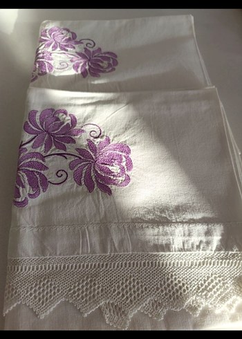 Mor Nakışlı dantelli yastık kılıfı - Görsel 2