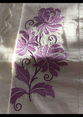 Mor Nakışlı dantelli yastık kılıfı - Görsel 4