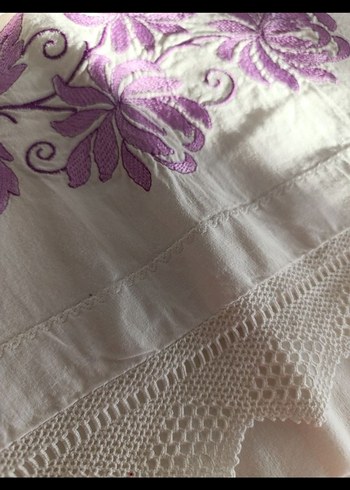 Mor Nakışlı dantelli yastık kılıfı - Görsel 3