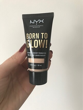 NYX- FONDOTEN- LIGHT