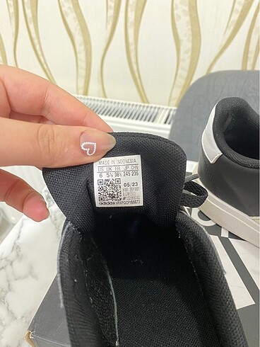 38,5 Beden siyah Renk Adidas orijinal spor ayakkabı
