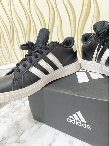 38,5 Beden Adidas orijinal spor ayakkabı
