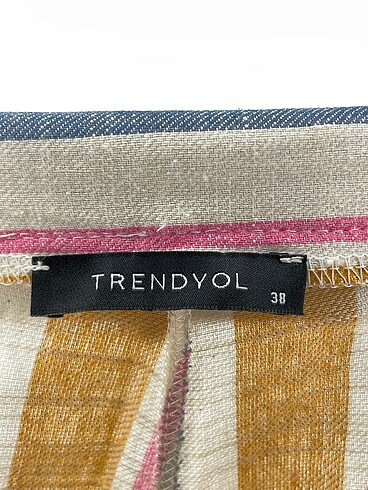 38 Beden çeşitli Renk Trendyol & Milla Düz Kesim %70 İndirimli.