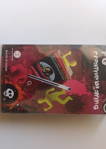  Koyu Kırmızı adam şeklinde kalem tutucu