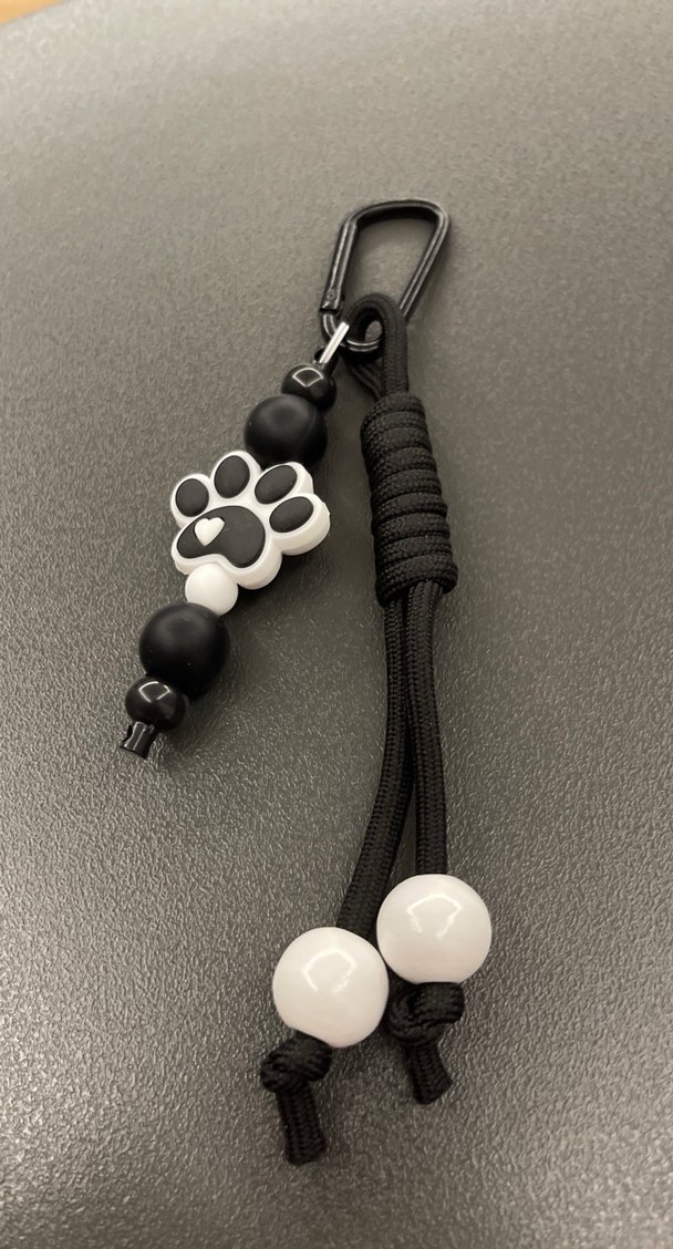 Siyah Püsküllü Gotik Kadın Anahtarlık - Görsel 4