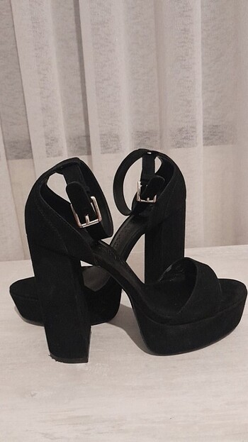 BERSHKA TOPUKLU 37 