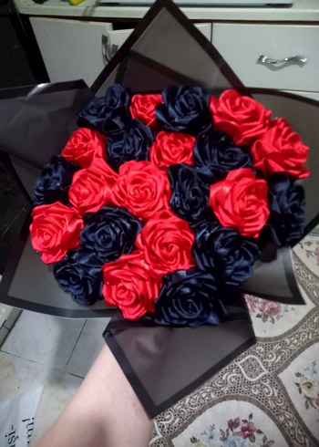 Koyu Kırmızı lacivert Gül buketi