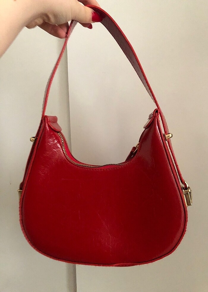Kırmızı çanta - Görsel 2