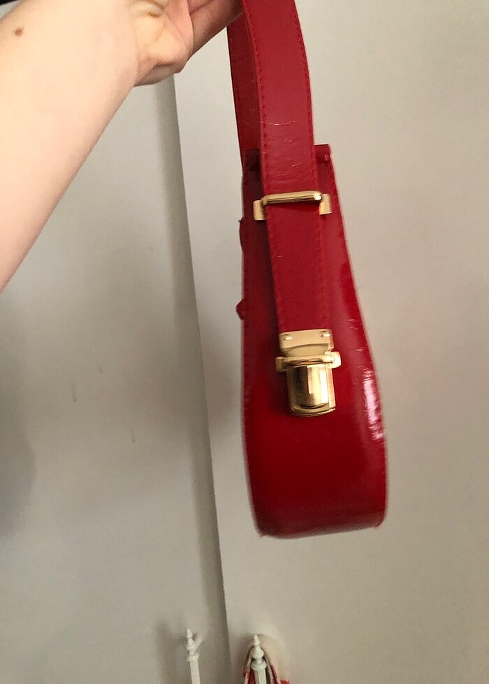 Kırmızı çanta - Görsel 3