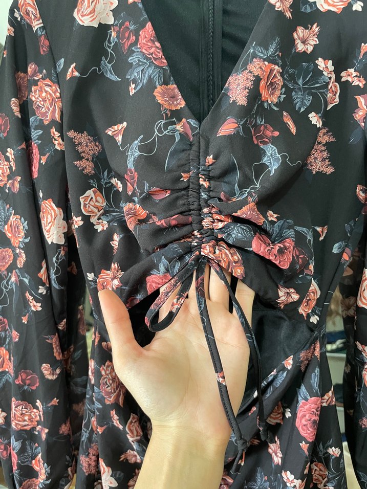 Bordo Çiçekli Drapeli V Yaka Uzun Elbise - Görsel 3