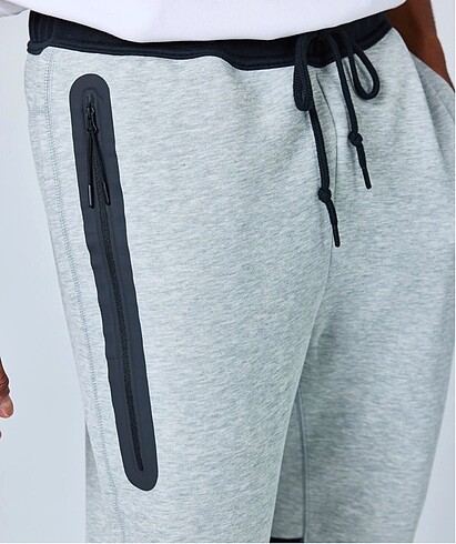 m Beden Nike Tech Fleece jogger