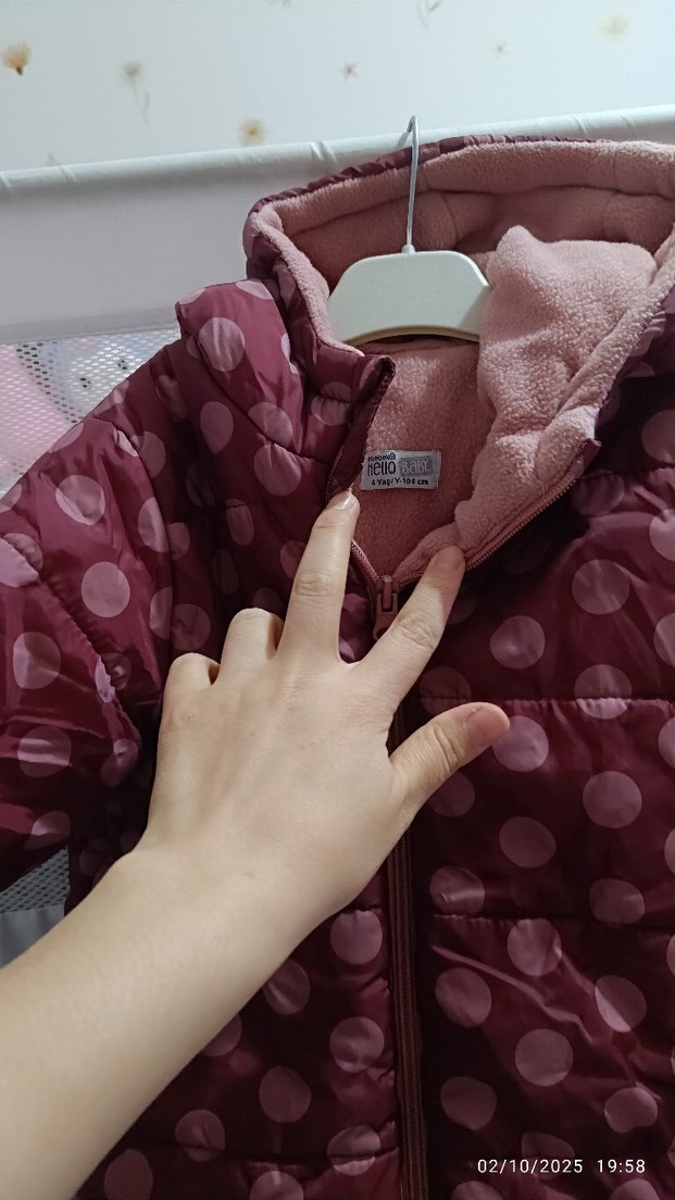 Bordo Kapüşonlu Puantiyeli Kız Mont - Görsel 2