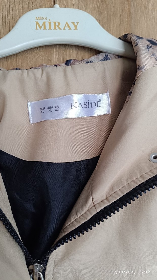 Bej Düğmeli Uzun mont - Görsel 2