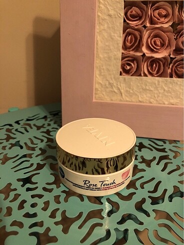 Nivea Rose Touch Krem