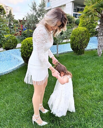 Kırık Beyaz püsküllü ve dantelli Trendyol Milla kısa elbise