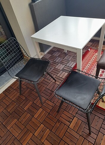  Beden Kaliteli masa ve 2 sandalye (az kullanılmış)