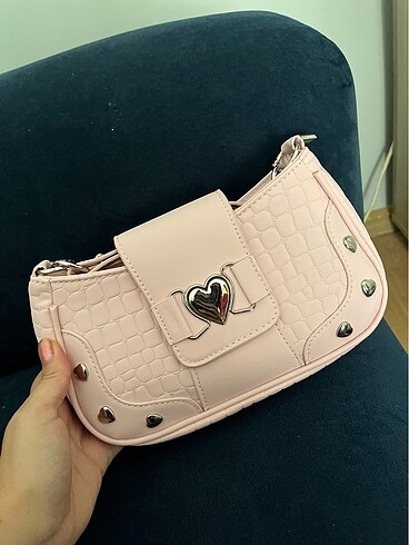 Pembe çanta